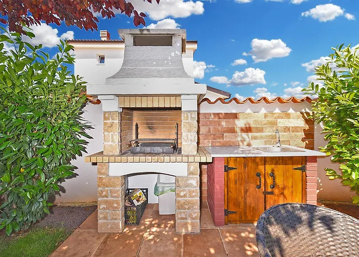 Olgica 2269 Holiday home Pula