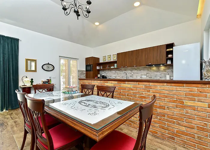 Olgica 2269 Holiday home Pula